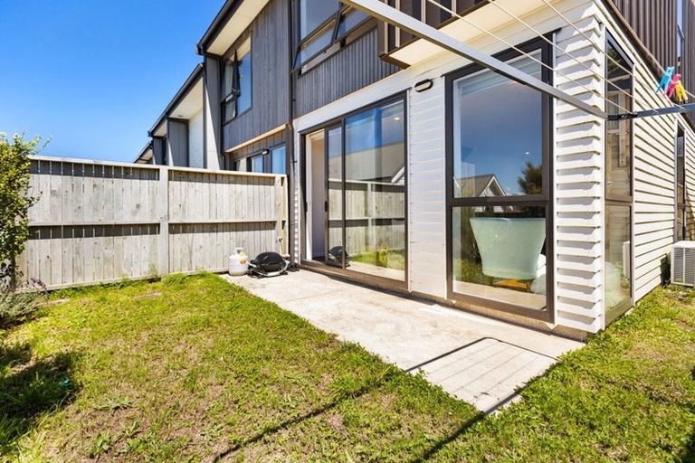 Photo of property in 6/62 Spenmoor Street, Newlands, Wellington, 6037