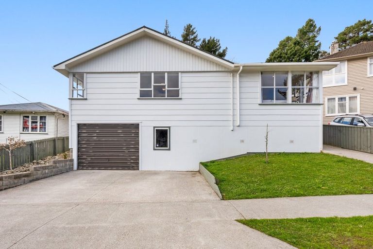 Photo of property in 4 Thomson Grove, Stokes Valley, Lower Hutt, 5019