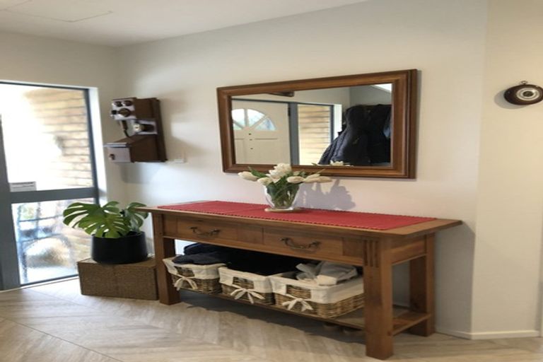 Photo of property in 24 Judd Place, Orewa, 0931