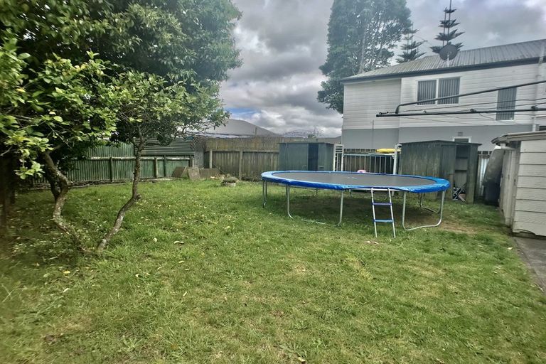 Photo of property in 2/12 Grove Road, Papakura, 2110