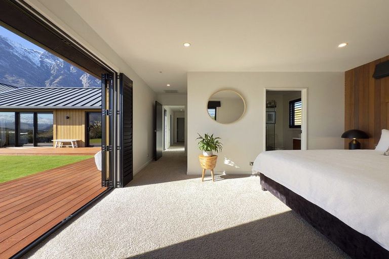 Photo of property in 6a Kinross Lane, Jacks Point, Queenstown, 9371