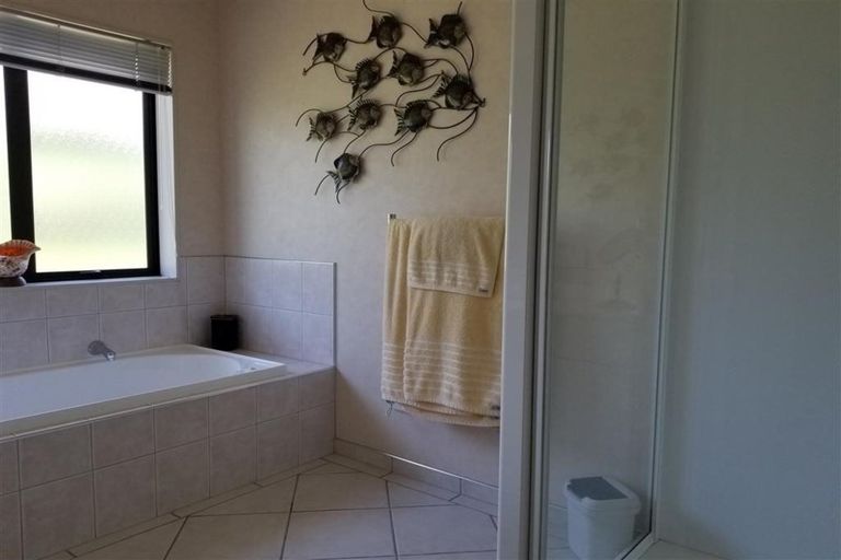 Photo of property in 14 Craigavon Drive, East Tamaki, Auckland, 2013