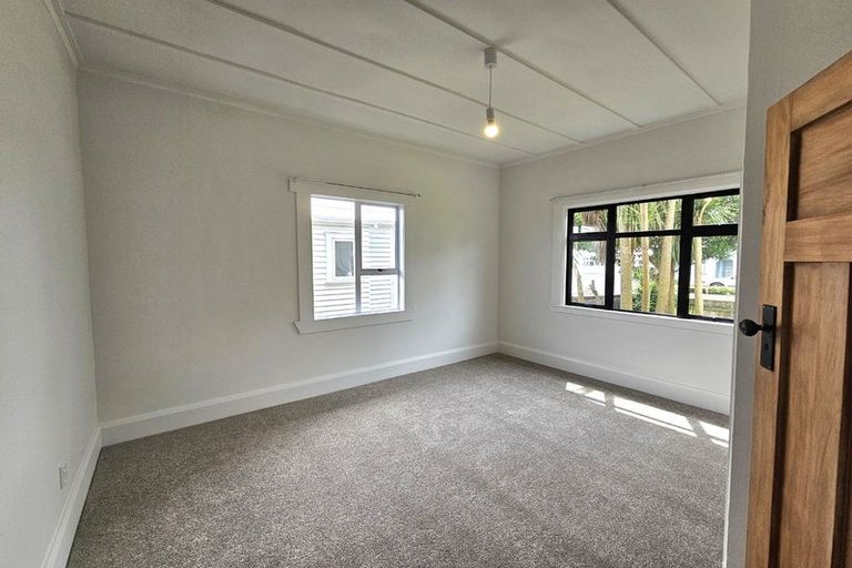 Photo of property in 40 Record Street, Fitzroy, New Plymouth, 4312