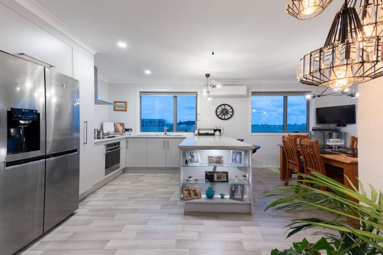 Photo of property in 32 Sabre Street, Papamoa Beach, Papamoa, 3118