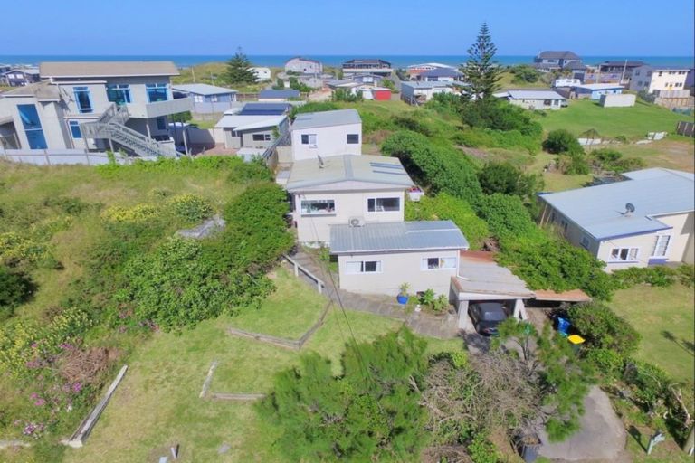 Photo of property in 4 Nelson Street, Foxton Beach, Foxton, 4815