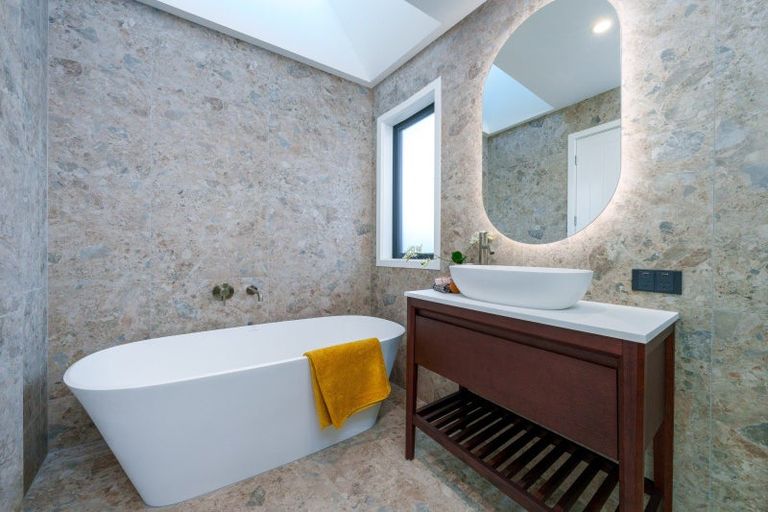 Photo of property in 7 Kamana Rise, Wanaka, 9382