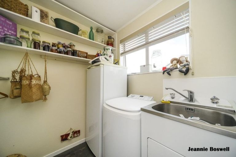 Photo of property in 50 Rhodes Drive, Kelvin Grove, Palmerston North, 4414