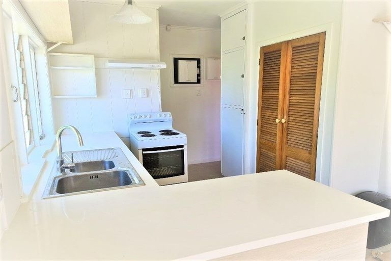 Photo of property in 11 Heath Avenue, Northcote, Auckland, 0627