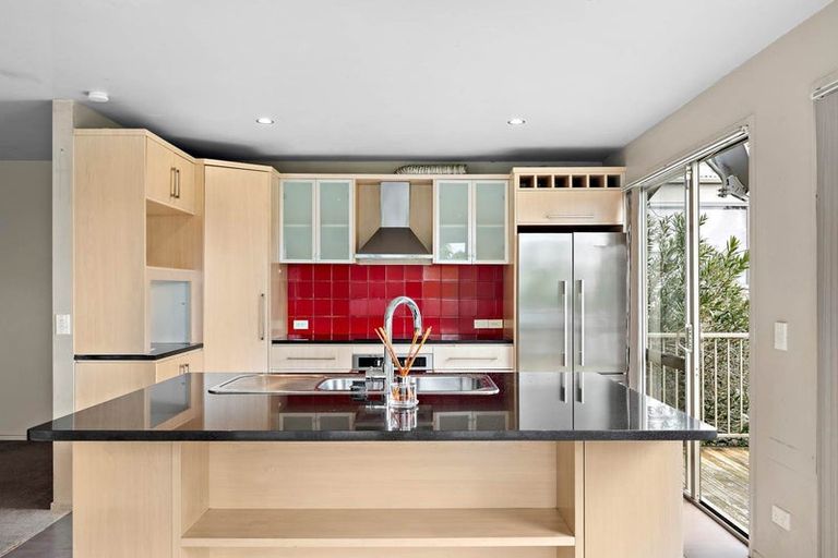 Photo of property in 3 Scott Road, Stanmore Bay, Whangaparaoa, 0932