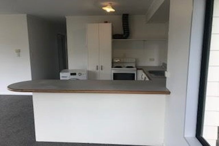 Photo of property in 3/128 Triangle Road, Massey, Auckland, 0614