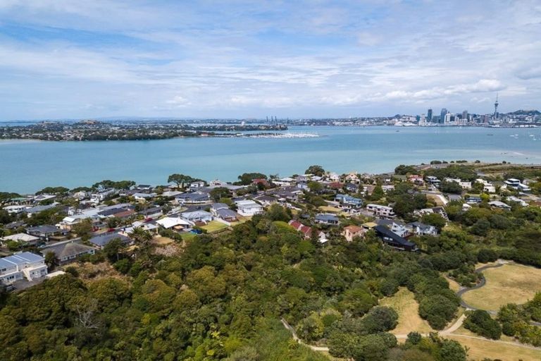 Photo of property in 82 Sylvan Avenue, Northcote, Auckland, 0627