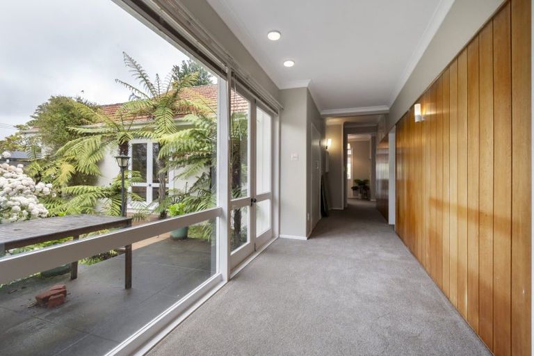 Photo of property in 5 Aokautere Drive, Fitzherbert, Palmerston North, 4410