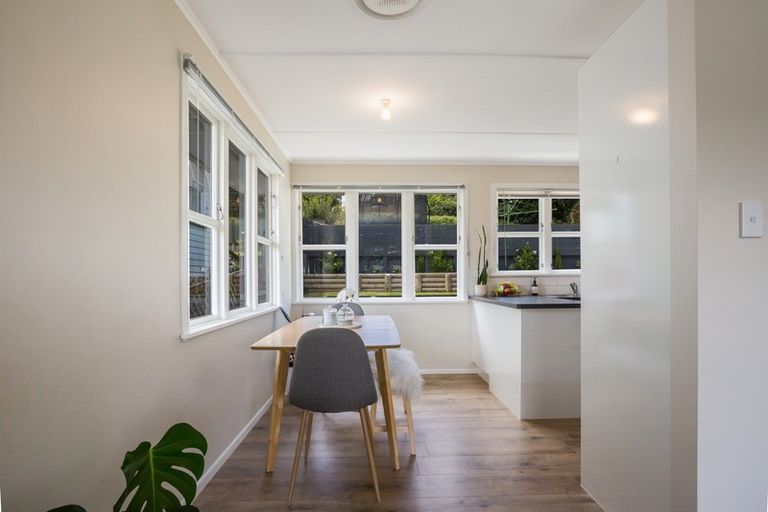 Photo of property in 14 Lynda Avenue, Paparangi, Wellington, 6037