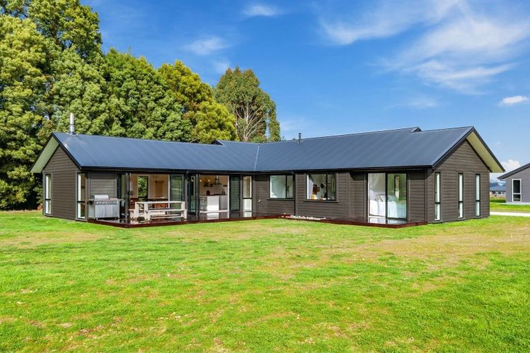 Photo of property in 12 Lancewood Way, Kinloch, Taupo, 3377