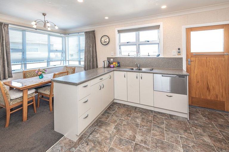 Photo of property in 37 Lewis Avenue, Aramoho, Whanganui, 4500