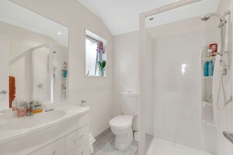 Photo of property in 12 Ruru Place, Levin, 5510