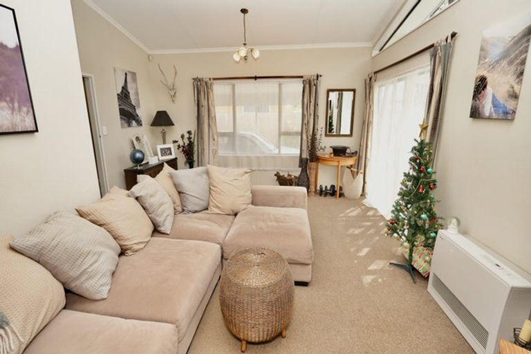 Photo of property in 62 Acacia Street, Kelvin Grove, Palmerston North, 4414