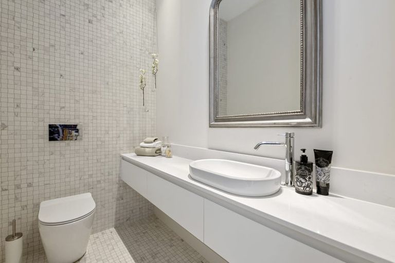 Photo of property in 8/258 Hurstmere Road, Takapuna, Auckland, 0622