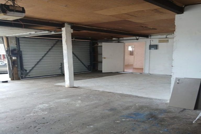 Photo of property in 15 Kopara Place, Clendon Park, Auckland, 2103