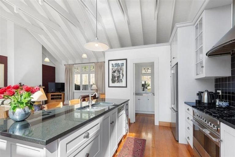 Photo of property in 16 Mallam Street, Karori, Wellington, 6012