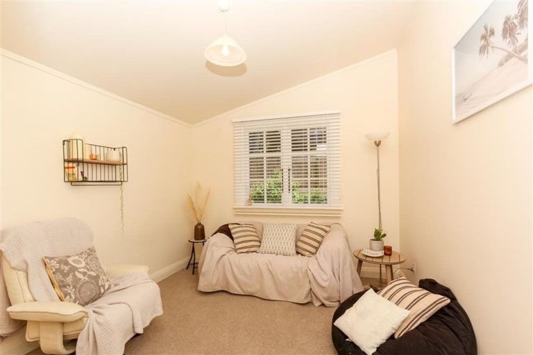Photo of property in 24 Bracken Street, New Plymouth, 4310