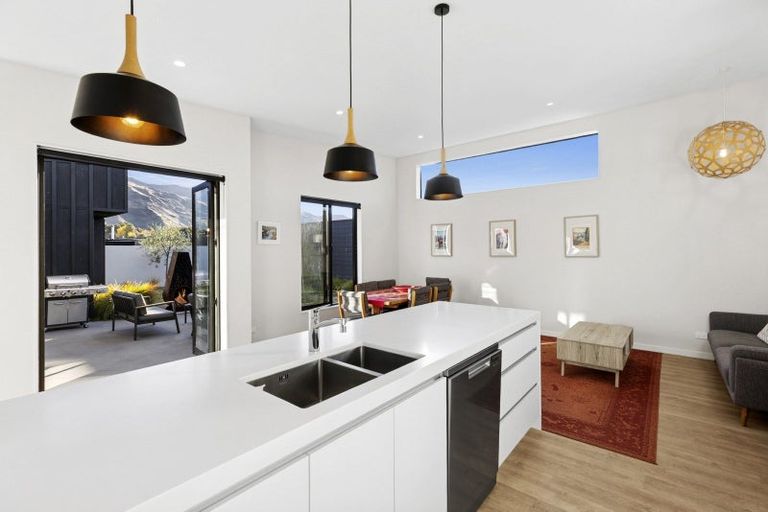 Photo of property in 3 Stackbrae Avenue, Wanaka, 9305