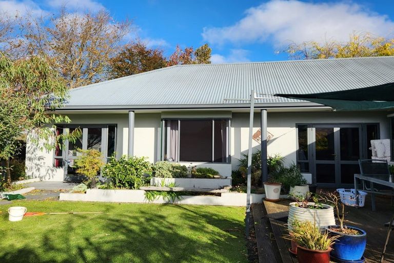 Photo of property in 21 Thornwood Place, Redwood, Christchurch, 8051