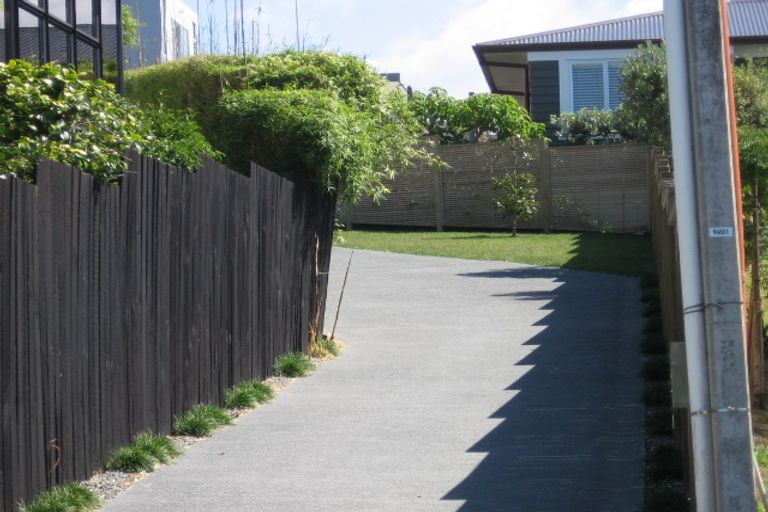 Photo of property in 4a Eastcliffe Road, Castor Bay, Auckland, 0620