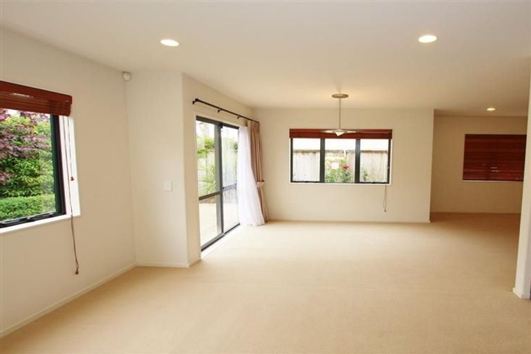 Photo of property in 27a Kelvin Hart Drive, East Tamaki, Auckland, 2013
