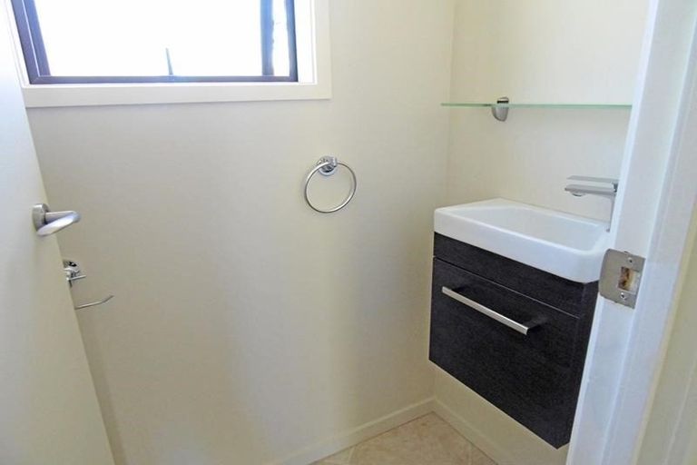 Photo of property in 2/708 Beach Road, Browns Bay, Auckland, 0630