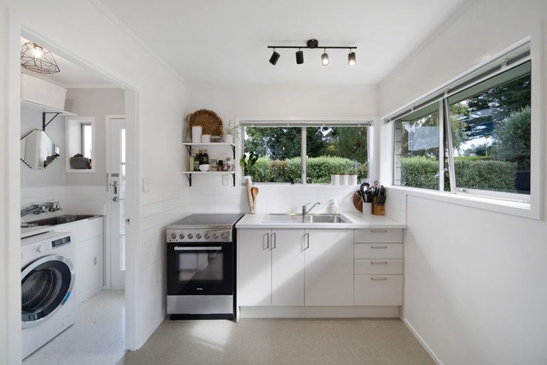 Photo of property in 2/15 Gloaming Place, Conifer Grove, Takanini, 2112