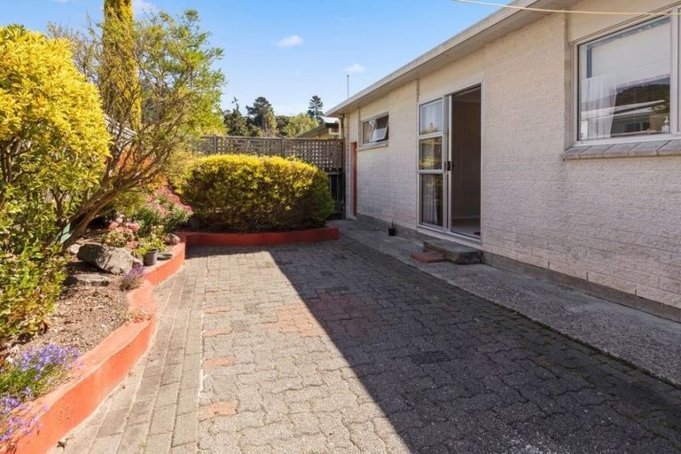 Photo of property in 2/382 Stokes Valley, Stokes Valley, Lower Hutt, 5019