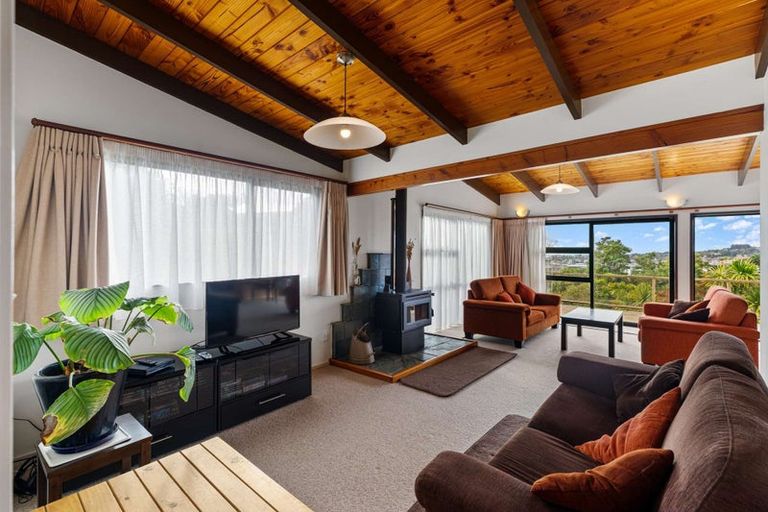 Photo of property in 50 John Dee Crescent, Red Beach, 0932