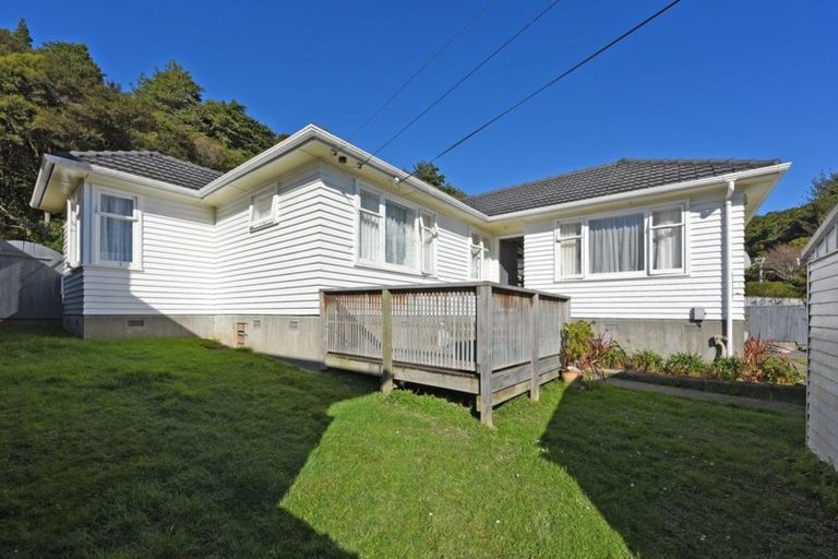 Photo of property in 2 Kereru Grove, Stokes Valley, Lower Hutt, 5019