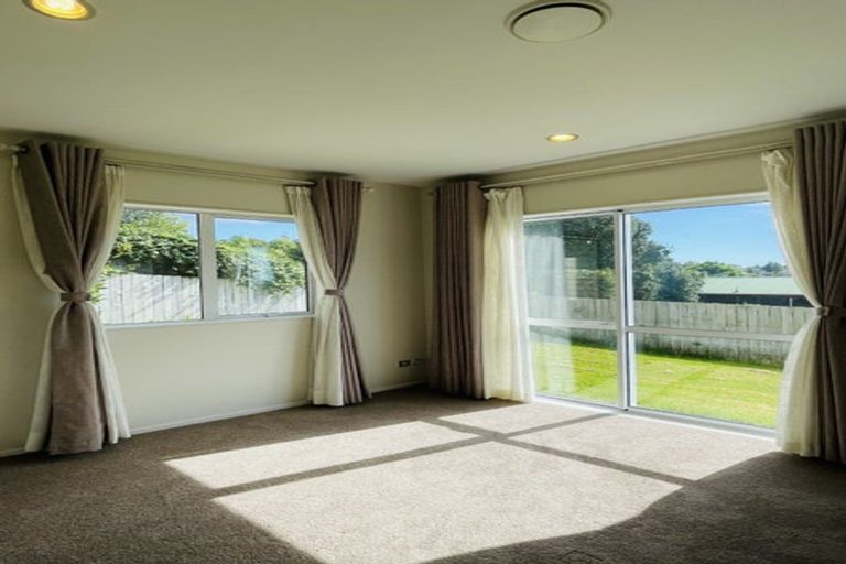 Photo of property in 4a Marina View Drive, West Harbour, Auckland, 0618