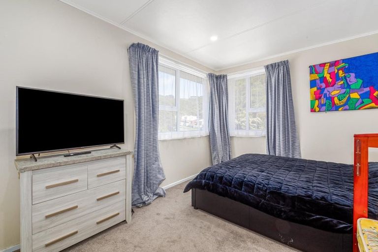 Photo of property in 112 Rangituhi Crescent, Takapuwahia, Porirua, 5022
