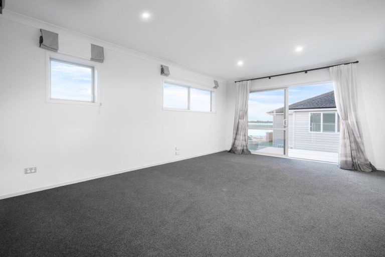 Photo of property in 18 Milano Boulevard, Karaka, Papakura, 2113