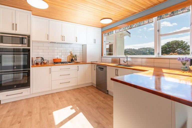 Photo of property in 169 Wadestown Road, Wadestown, Wellington, 6012