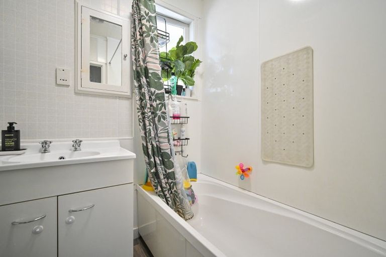 Photo of property in 6 Sefton Street, Havelock North, 4130