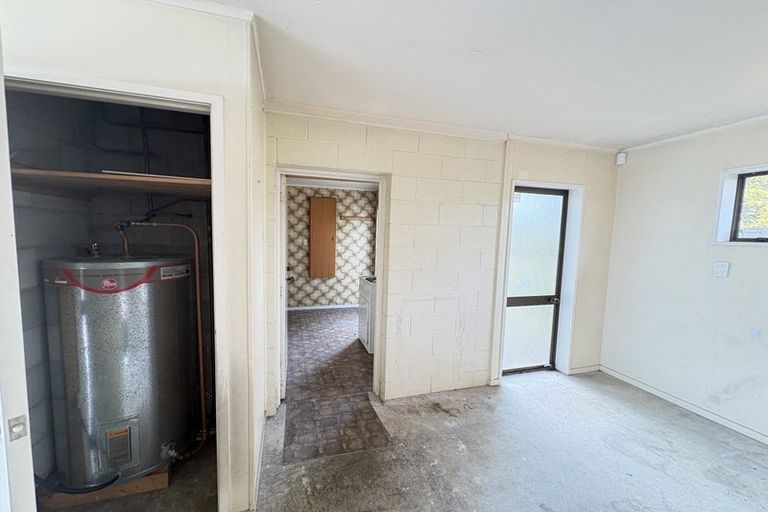 Photo of property in 2/90 Royal View Road, Te Atatu South, Auckland, 0610
