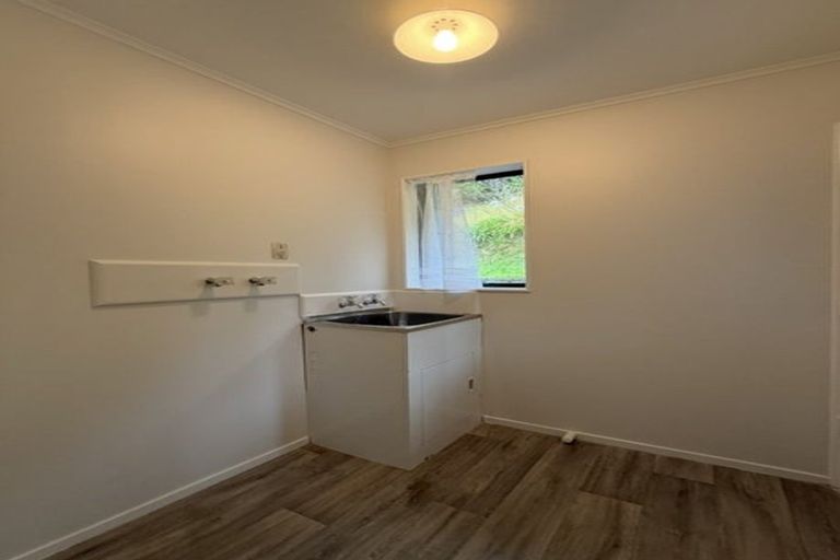 Photo of property in 5 Westra View, Tawa, Wellington, 5028