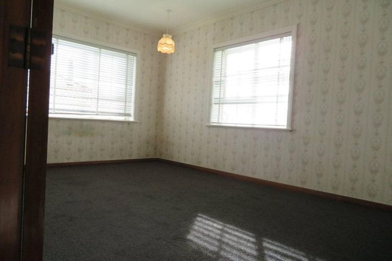 Photo of property in 221 Whites Line East, Waiwhetu, Lower Hutt, 5010