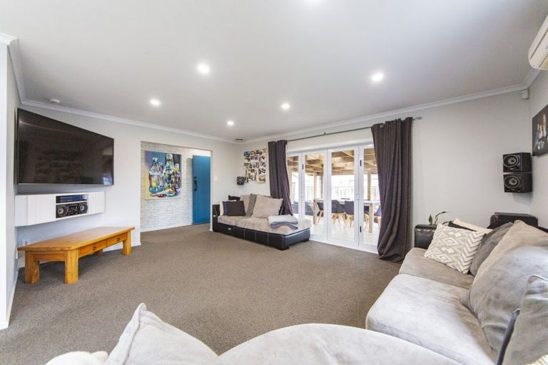 Photo of property in 8 Bryce Place, Kelvin Grove, Palmerston North, 4414