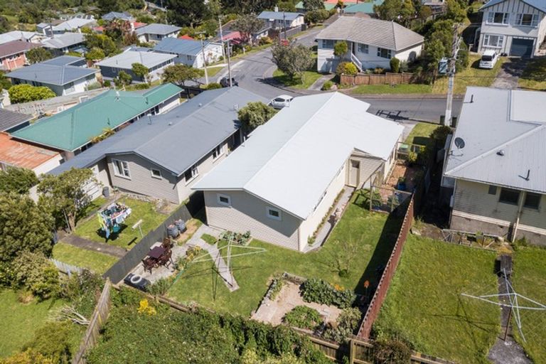 Photo of property in 13 Turville Crescent, Newlands, Wellington, 6037