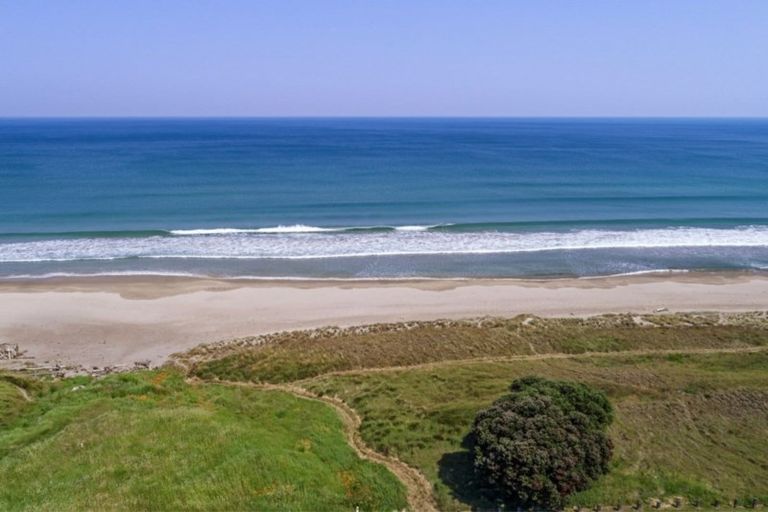 Photo of property in 92 Moana Road, Okitu, Gisborne, 4010