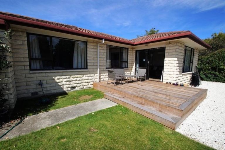 Photo of property in 2/14 Momorangi Crescent, Redwood, Christchurch, 8051