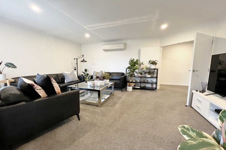 Photo of property in 2/1132 West Coast Road, West Melton, Christchurch, 7676