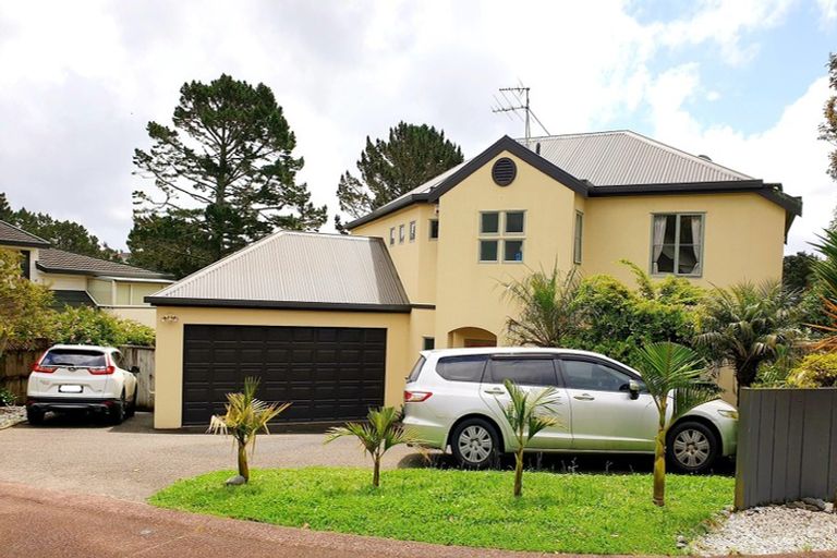 Photo of property in 15 Cayman Place, Unsworth Heights, Auckland, 0632