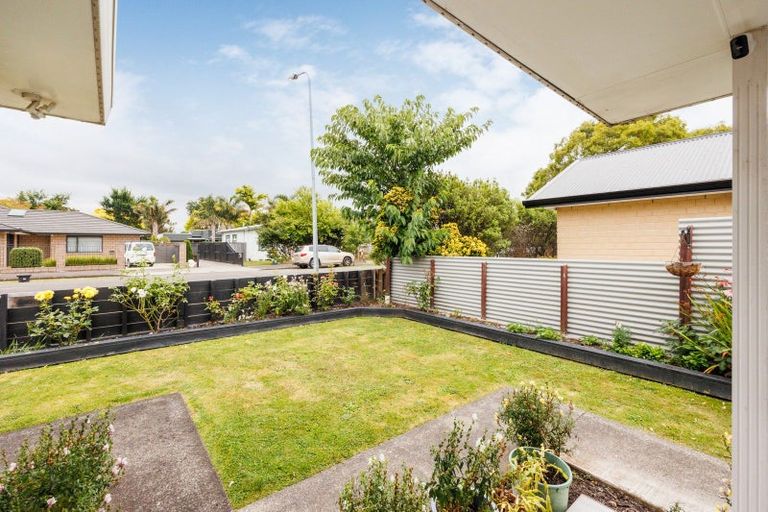 Photo of property in 17 Thomson Street, West End, Palmerston North, 4412
