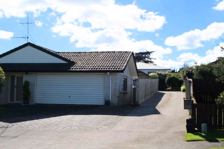 Photo of property in 2/13 West Fairway, Golflands, Auckland, 2013